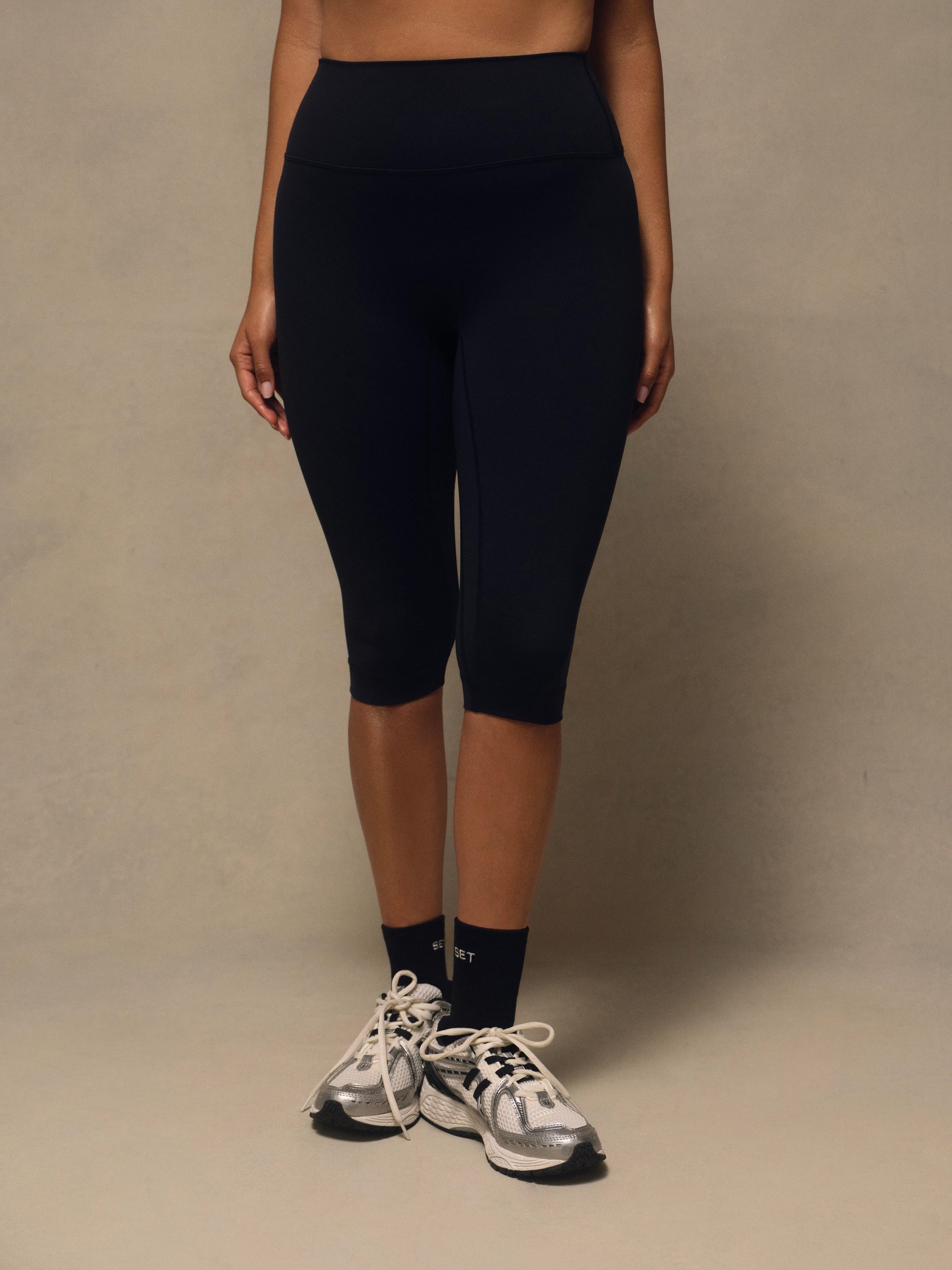 LUXFORM? LUX CAPRI LEGGINGS - ONYX - Image 2