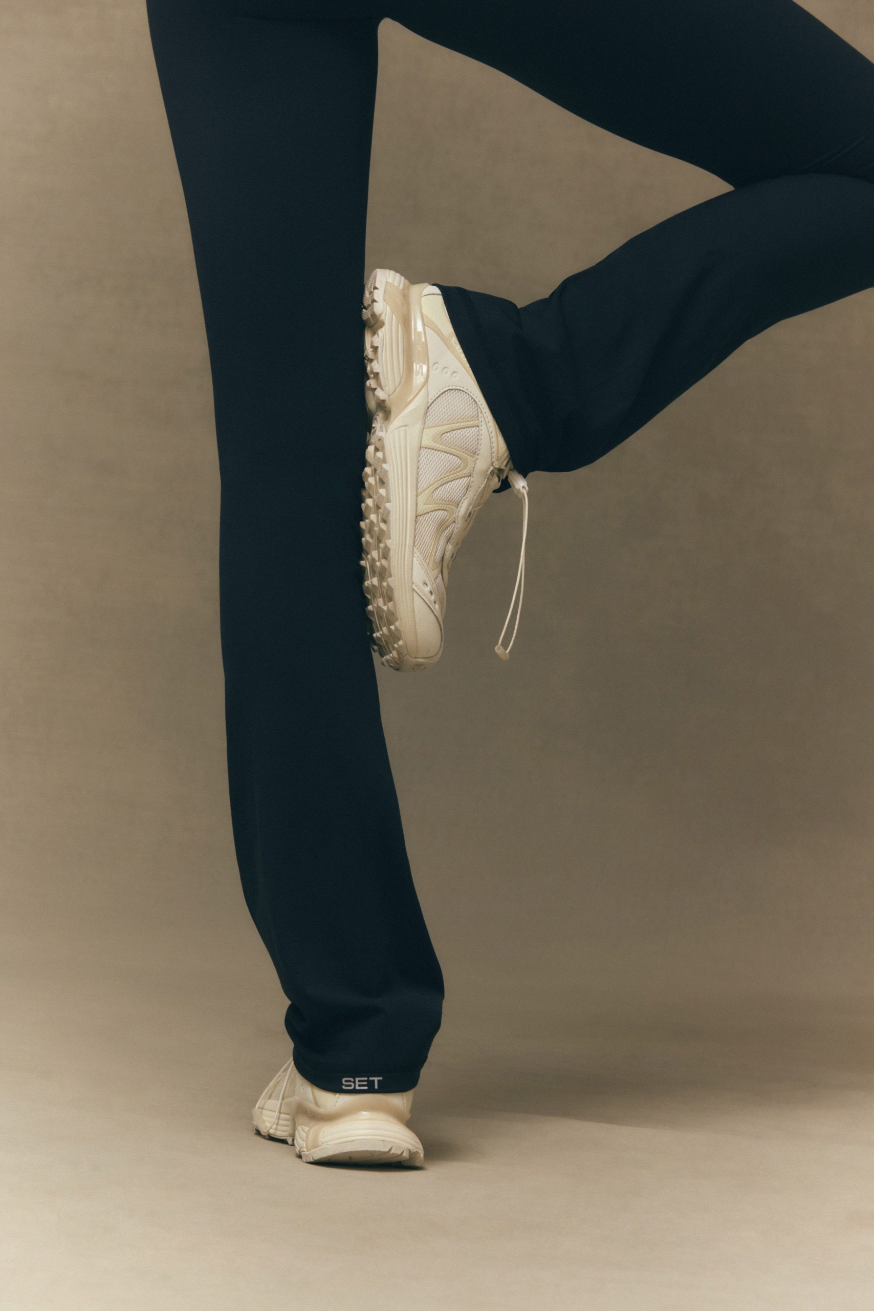 BREATHE 1.0 STRAIGHT HIGH-RISE LEGGINGS - ONYX - Image 2